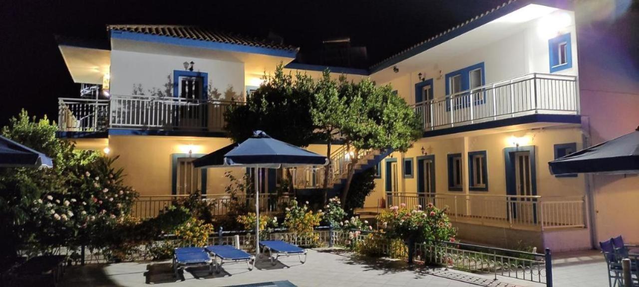Blue White Apartments - Kefallonia Poolside Retreats Szpartiá Kültér fotó