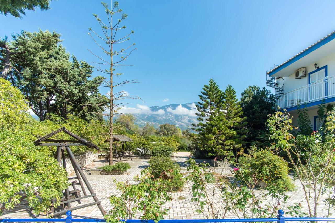 Blue White Apartments - Kefallonia Poolside Retreats Szpartiá Kültér fotó