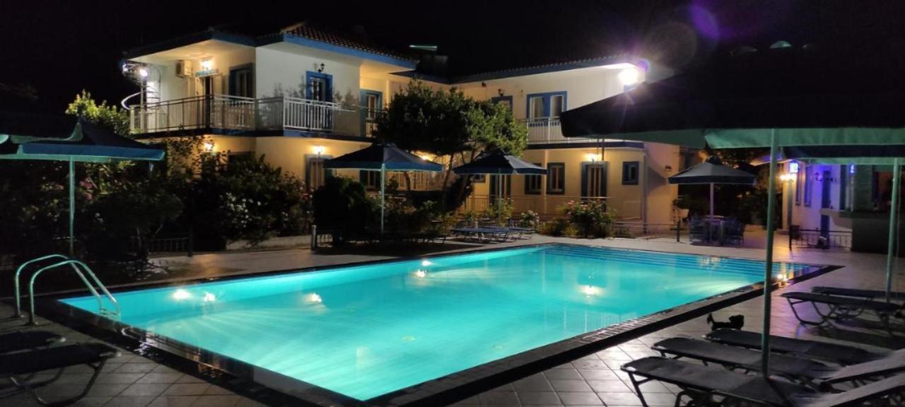 Blue White Apartments - Kefallonia Poolside Retreats Szpartiá Kültér fotó