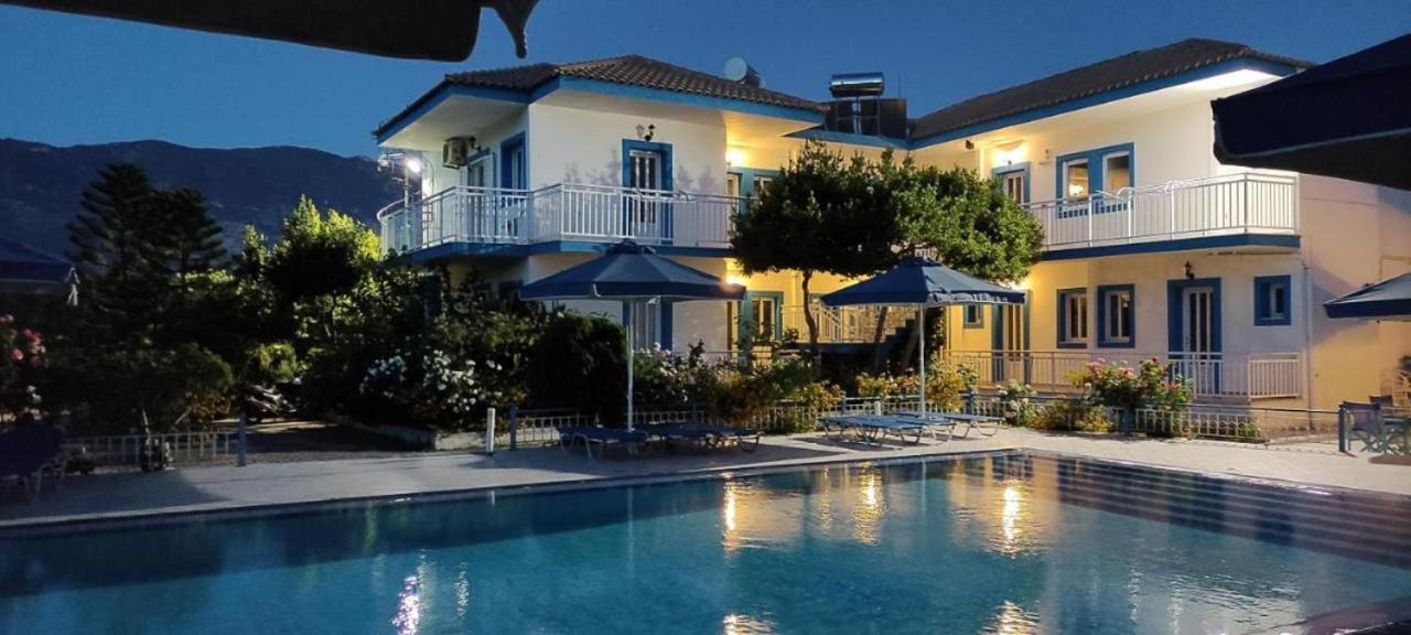 Blue White Apartments - Kefallonia Poolside Retreats Szpartiá Kültér fotó
