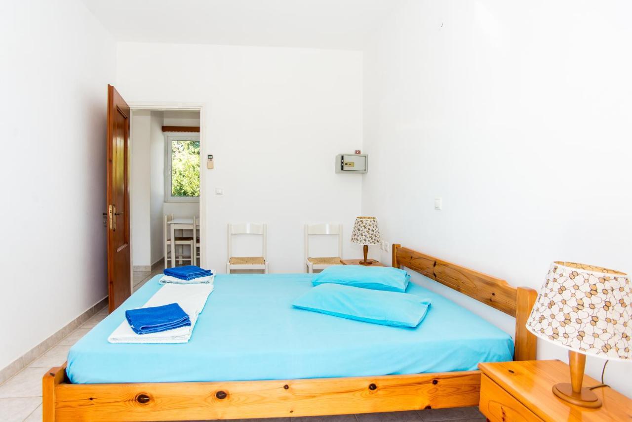 Blue White Apartments - Kefallonia Poolside Retreats Szpartiá Kültér fotó