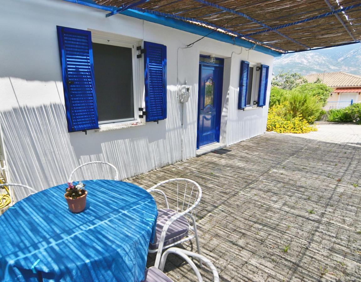 Blue White Apartments - Kefallonia Poolside Retreats Szpartiá Kültér fotó