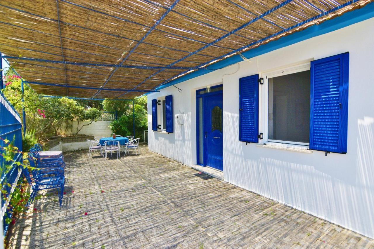 Blue White Apartments - Kefallonia Poolside Retreats Szpartiá Kültér fotó