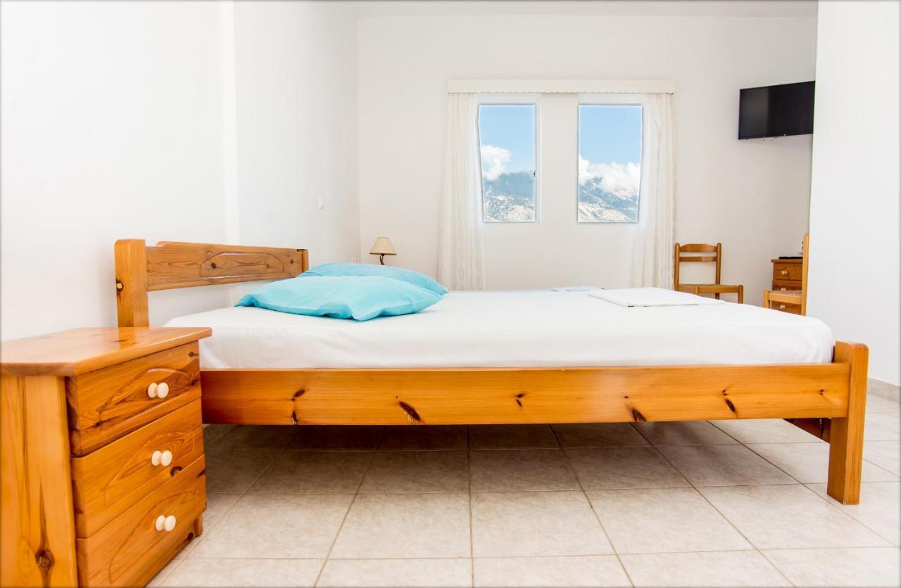 Blue White Apartments - Kefallonia Poolside Retreats Szpartiá Kültér fotó
