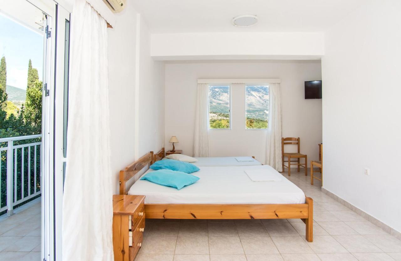 Blue White Apartments - Kefallonia Poolside Retreats Szpartiá Kültér fotó