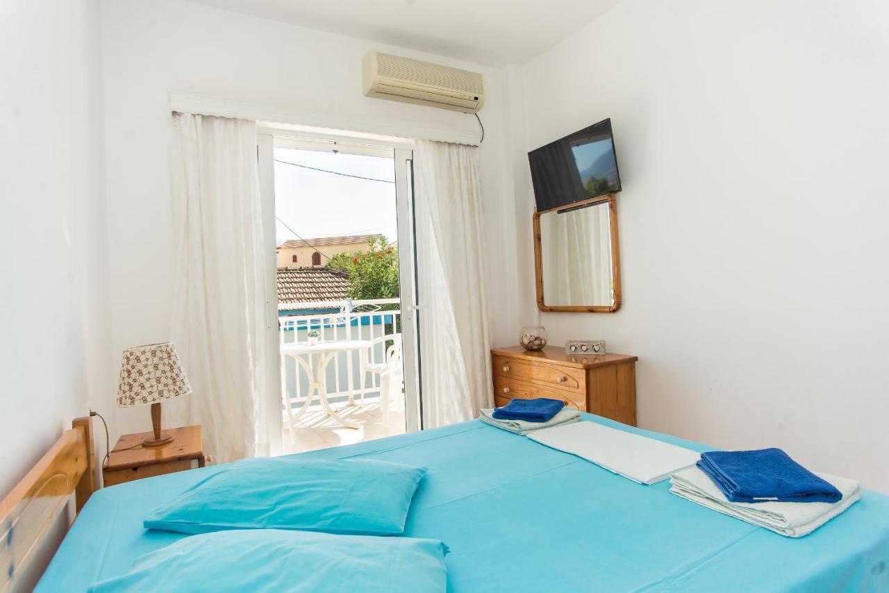 Blue White Apartments - Kefallonia Poolside Retreats Szpartiá Kültér fotó