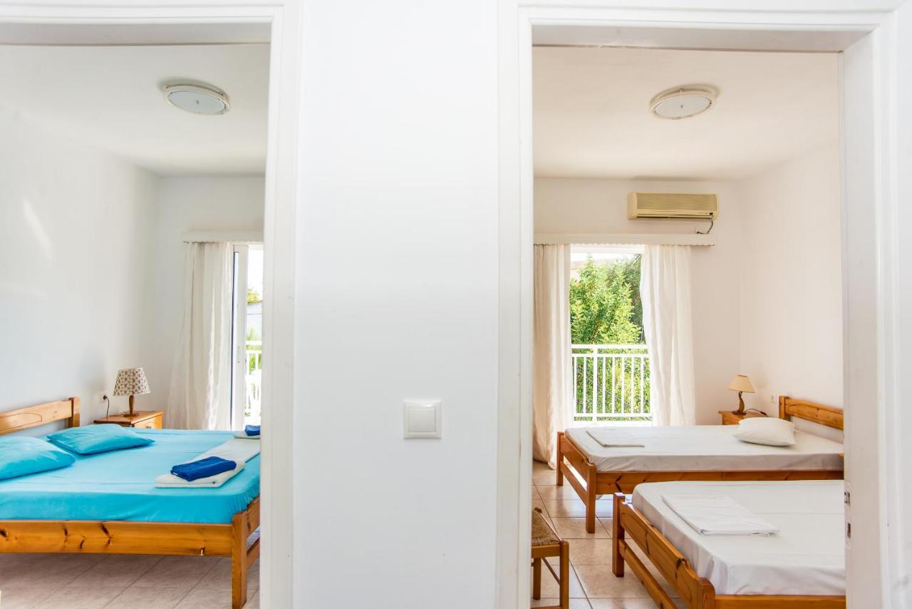 Blue White Apartments - Kefallonia Poolside Retreats Szpartiá Kültér fotó