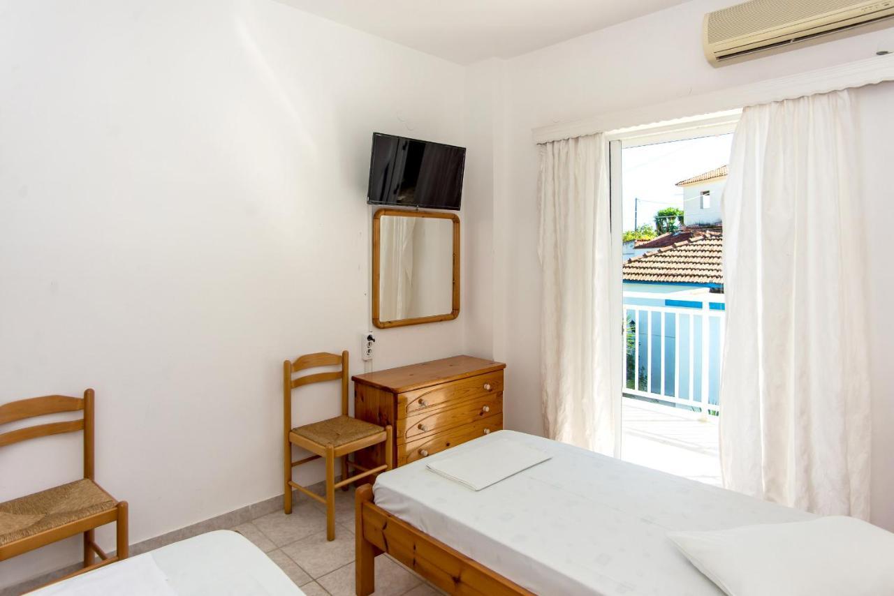 Blue White Apartments - Kefallonia Poolside Retreats Szpartiá Kültér fotó