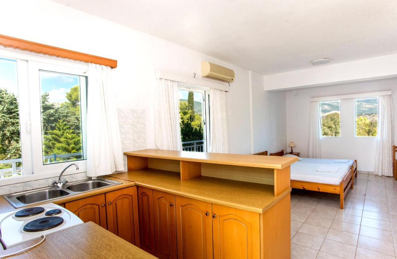 Blue White Apartments - Kefallonia Poolside Retreats Szpartiá Kültér fotó