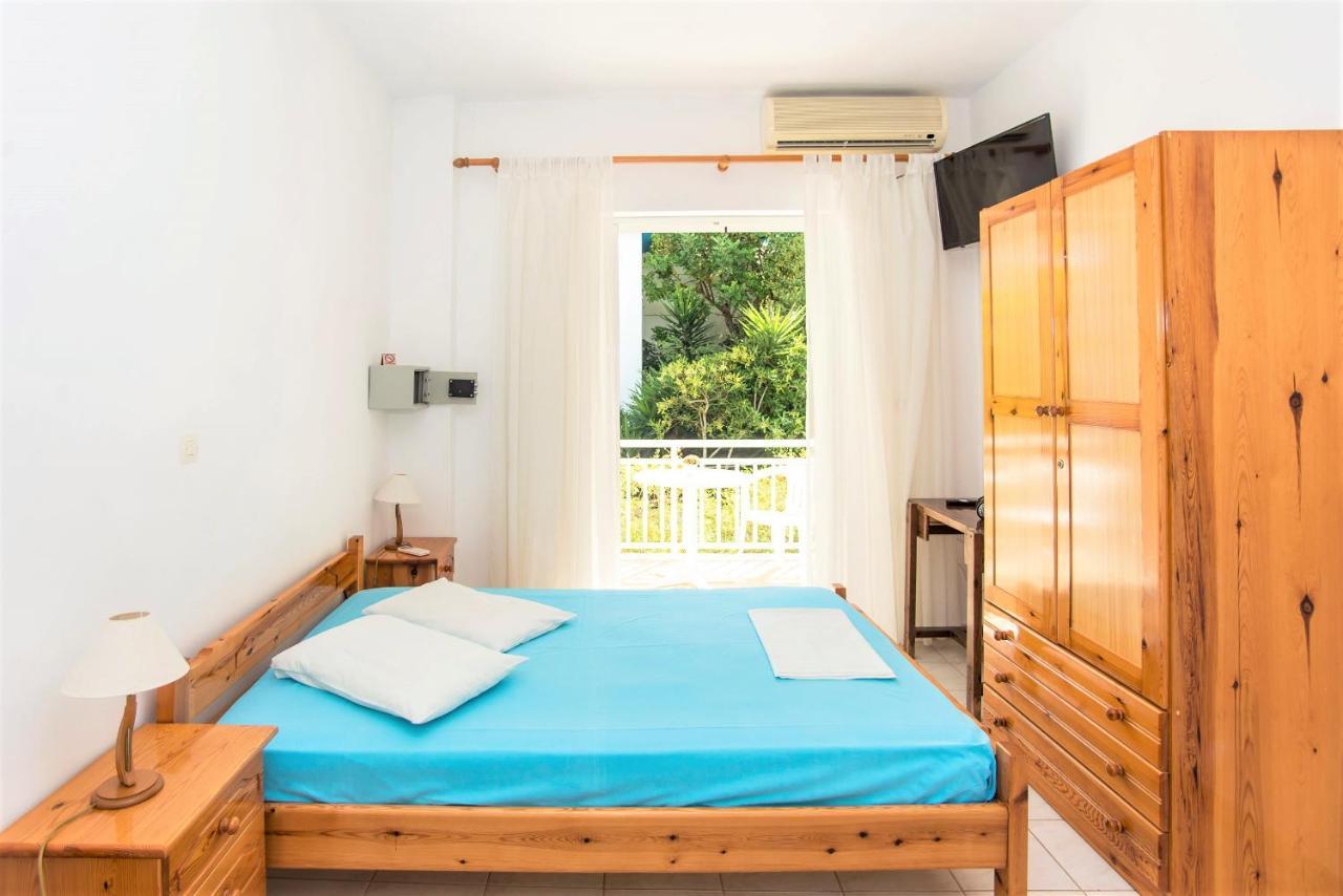 Blue White Apartments - Kefallonia Poolside Retreats Szpartiá Kültér fotó