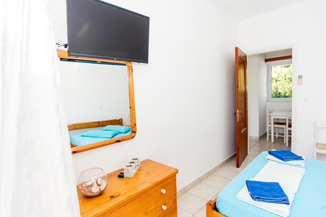 Blue White Apartments - Kefallonia Poolside Retreats Szpartiá Kültér fotó