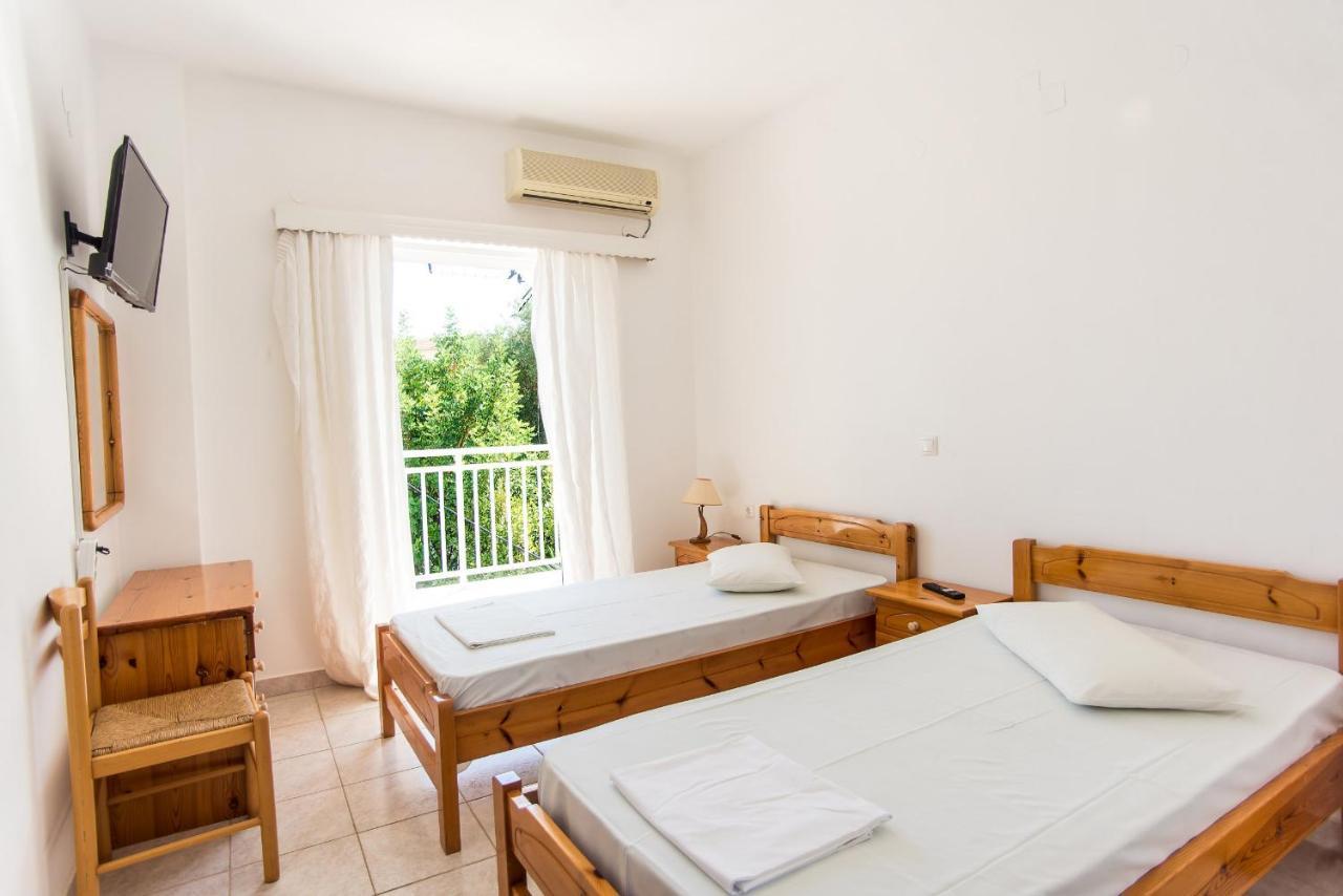 Blue White Apartments - Kefallonia Poolside Retreats Szpartiá Kültér fotó