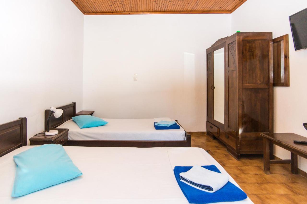 Blue White Apartments - Kefallonia Poolside Retreats Szpartiá Kültér fotó