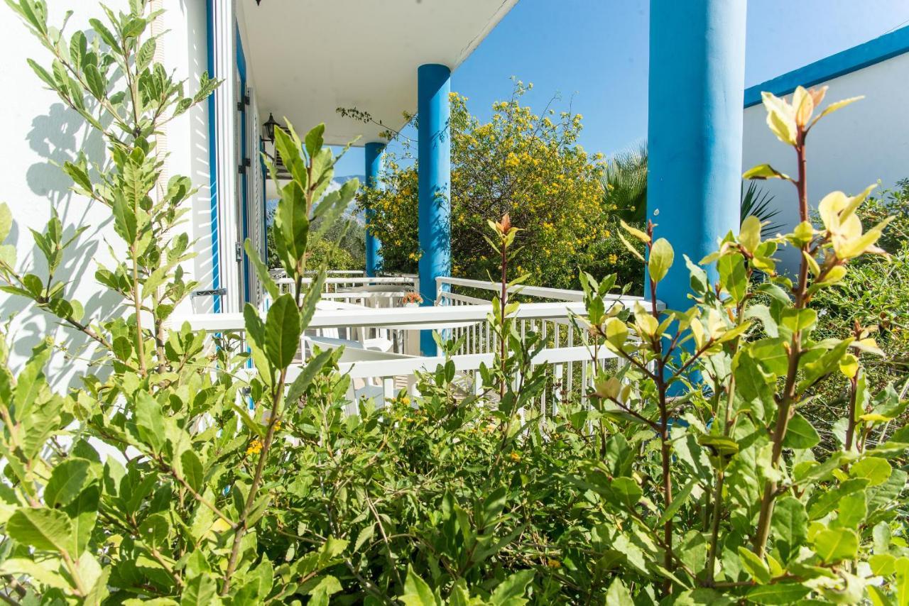 Blue White Apartments - Kefallonia Poolside Retreats Szpartiá Kültér fotó